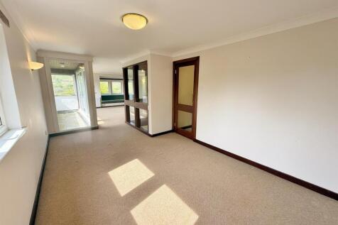 Dining room to kitchen and lounge