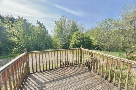 Front garden and deck