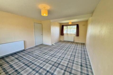 Lounge to rear dining space