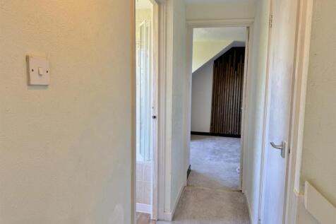 Upper hallway bedroom 2 to bedroom 3