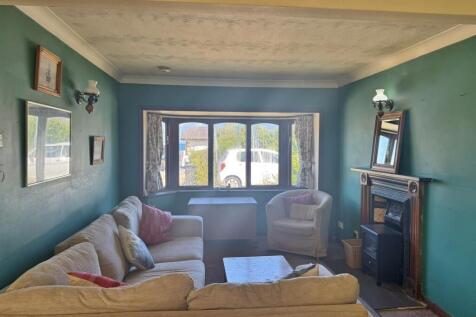 Lounge to bay window