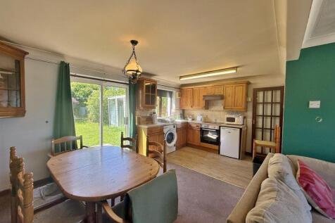 dining space to kitchen