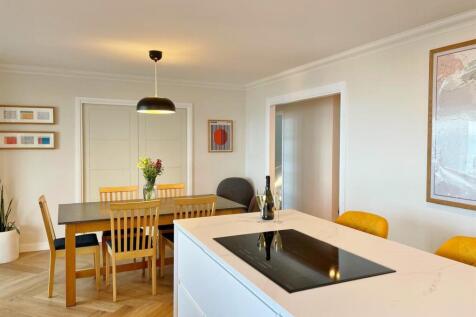 Kitchen /Dining room