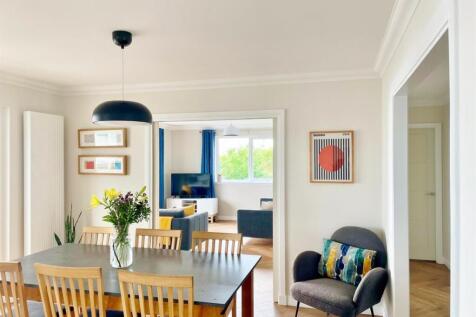 Dining room through to lounge