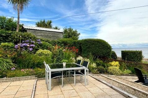 Garden dining