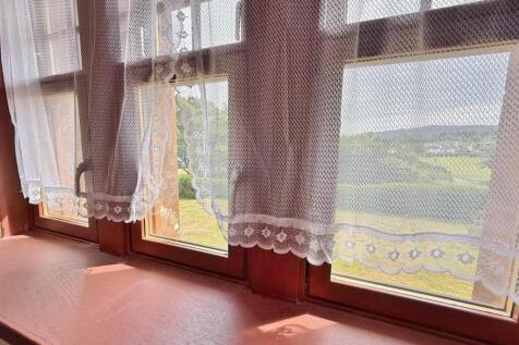 Half landing window