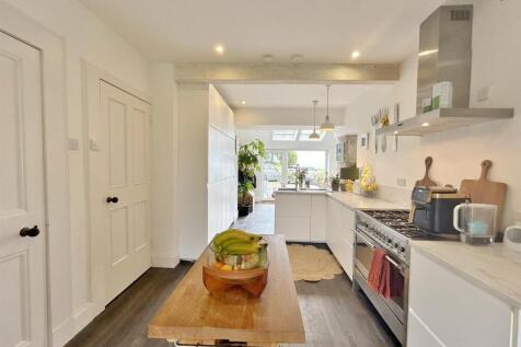 Kitchen dining room