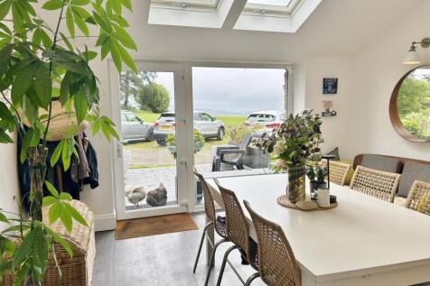 Towards rear garden