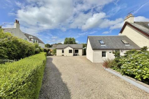 Shared driveway from the entrance