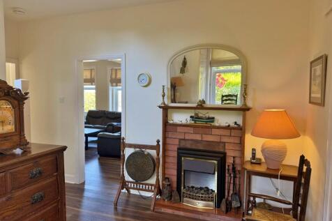 Entrance hallway to lounge