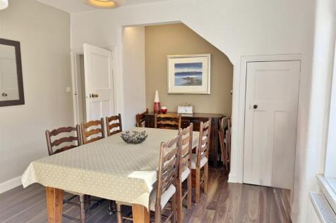 Dining room to hallway