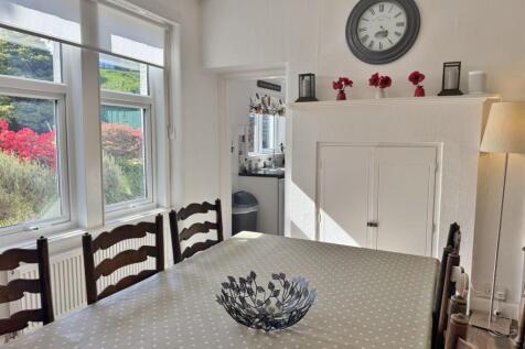 Dining room to kitchen