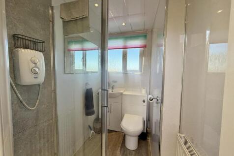 Shower room 2