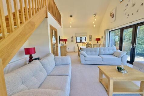Lounge dining room