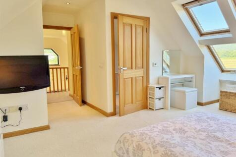 Bedroom 3 to galleried hallway