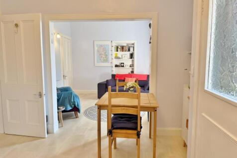 Dining space to lounge