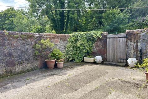 Enclosed courtyard