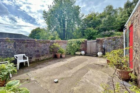 Enclosed courtyard