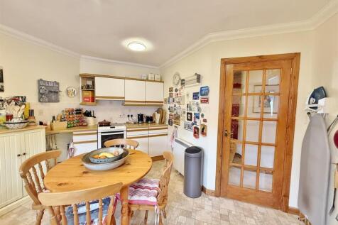 Kitchen to hallway