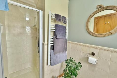Ensuite shower room