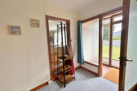Lovely wide entrance