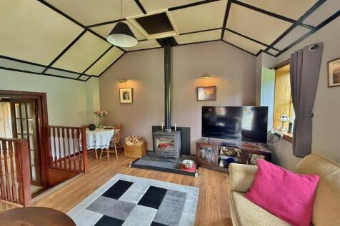 Lounge to kitchen door