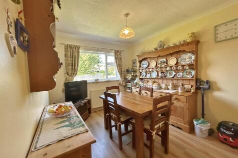 Dining room / Bedroom 3