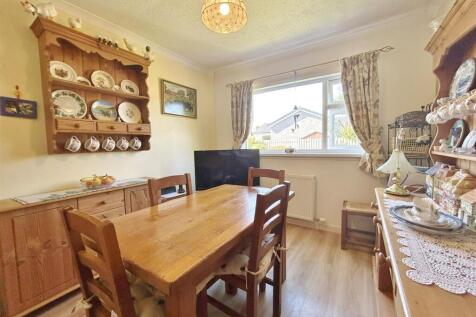 Dining room / Bedroom 3