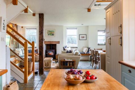 Kitchen Towards Lounge