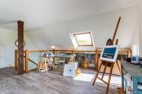 Art Studio / Upper Lounge