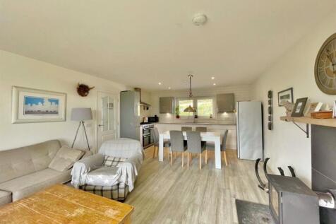 Lounge to kitchen