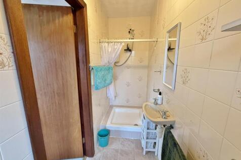Ensuite shower room