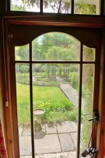 Office snug to garden