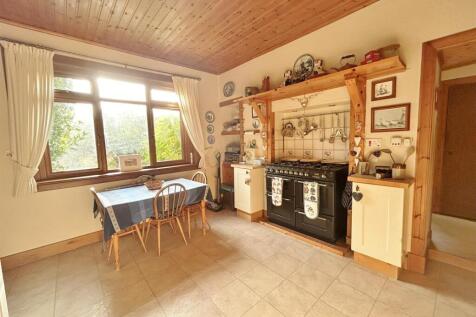 Breakfasting Kitchen