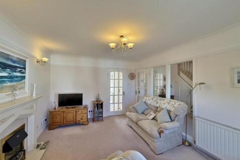 Lounge to the dining room and hallway