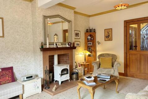 Feature stove