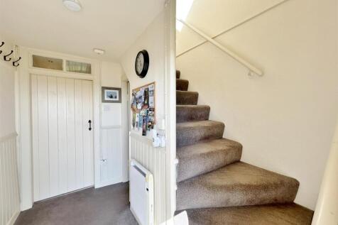 Entrance hallway stairs up