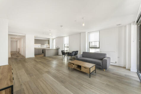 Reception/Kitchen