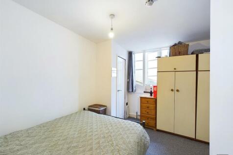 CAM02887G0-PR0249-STILL008.jpg