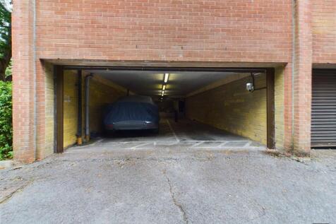 CAM01856G0-PR0073-STILL008.jpg