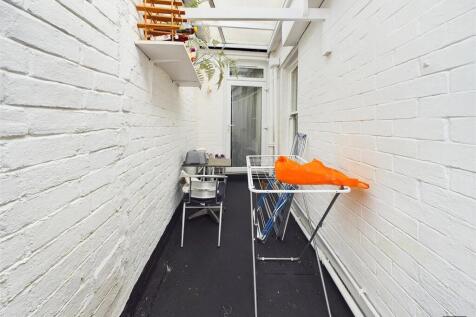 CAM02887G0-PR0163-STILL014.jpg