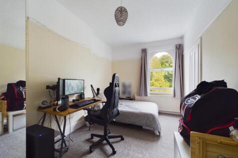 CAM01856G0-PR0056-STILL012.jpg