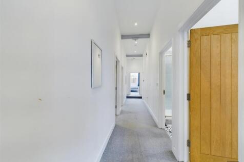 CAM01856G0-PR0102-STILL003.jpg