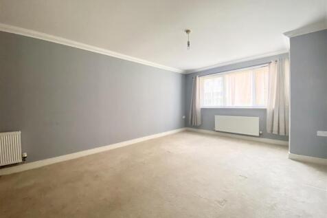 LOUNGE/DINING AREA