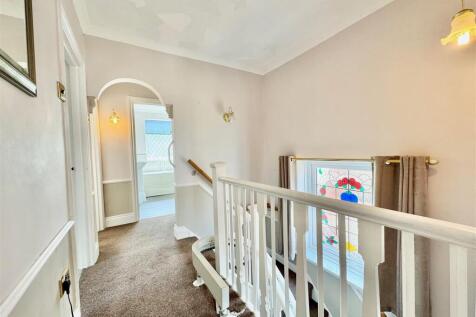 FIRST FLOOR LANDING