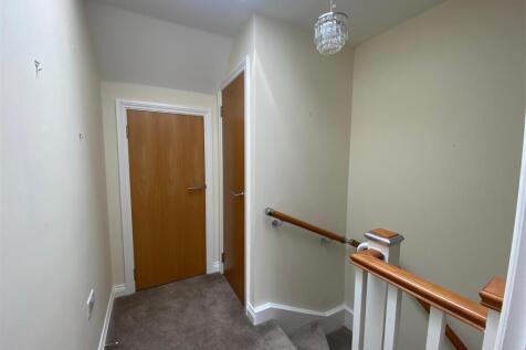 FIRST FLOOR LANDING