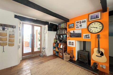SNUG/DINING ROOM