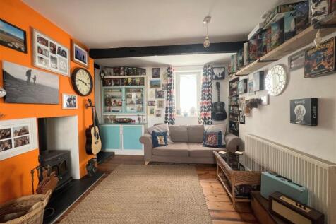 SNUG/DINING ROOM
