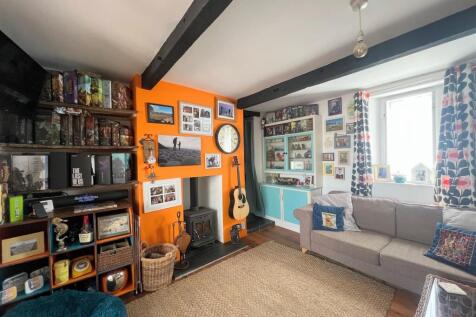 SNUG/DINING ROOM