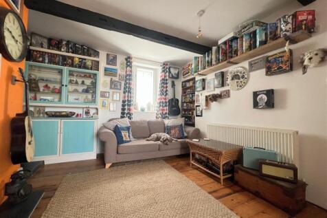 SNUG/DINING ROOM